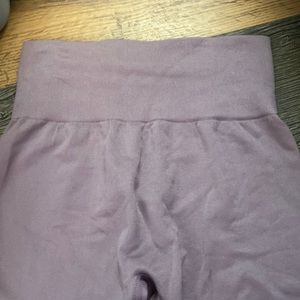 Seamless purple leggings! Super comfortable and stretchy and VERY high-waisted!!